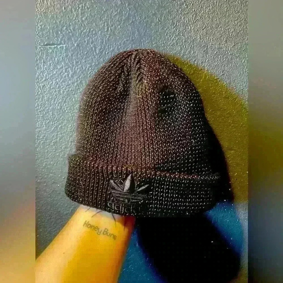 Women’s Black Adidas Beanie - Picture 1 of 3